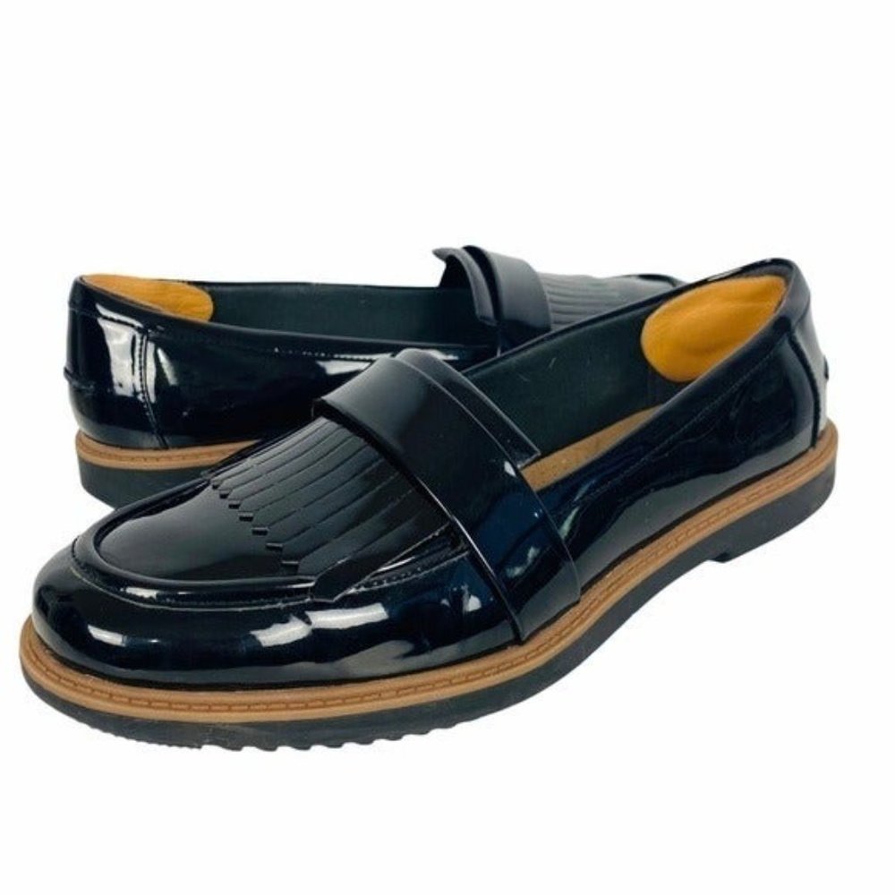 Clarks Black Patent Kiltie Loafers with Tan Trim - Picture 2 of 8